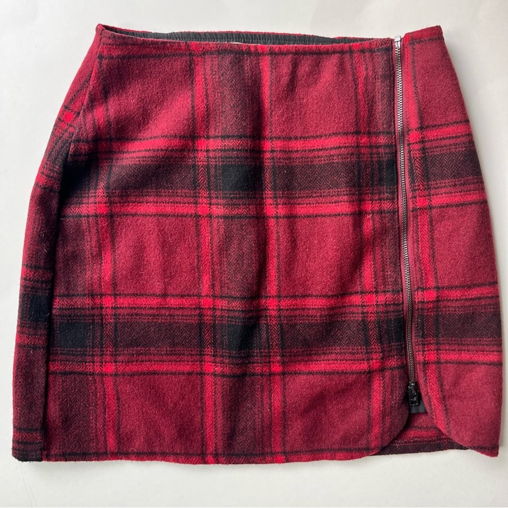 Hollister, Red/Black Plaid Zip-Front Women's Skirt, size 00